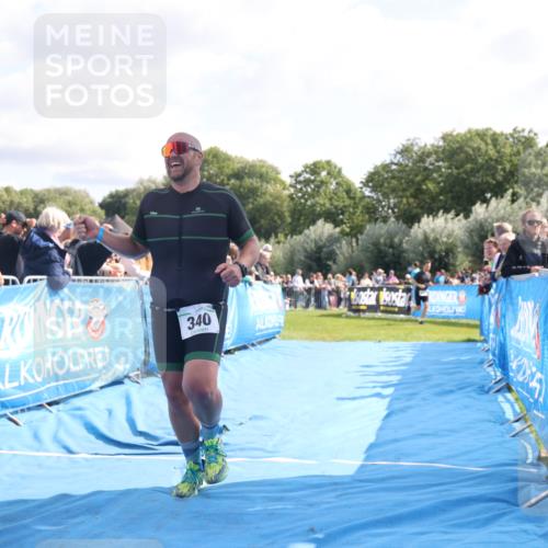 25.08.2024 - Elbe Triathlon Hamburg H.Heesch http://msf.ph/oto/6884365 25.08.2024 11:21:23 Ziel 340, 371, 381 meine-sportfotos.de