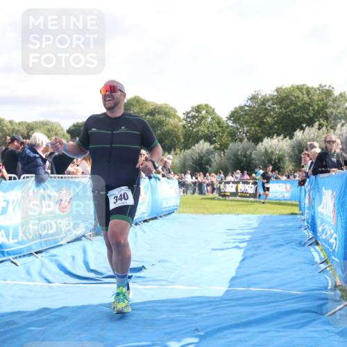 25.08.2024 - Elbe Triathlon Hamburg H.Heesch http://msf.ph/oto/6884367 25.08.2024 11:21:23 Ziel 340, 371, 381 meine-sportfotos.de