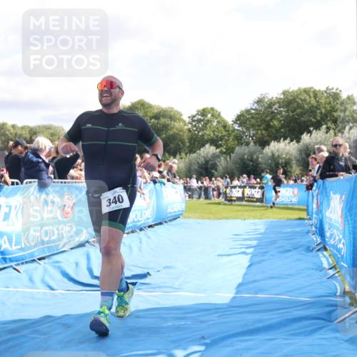 25.08.2024 - Elbe Triathlon Hamburg H.Heesch http://msf.ph/oto/6884368 25.08.2024 11:21:23 Ziel 340, 371, 381 meine-sportfotos.de