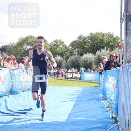 25.08.2024 - Elbe Triathlon Hamburg H.Heesch http://msf.ph/oto/6884400 25.08.2024 11:21:32 Ziel 355 meine-sportfotos.de