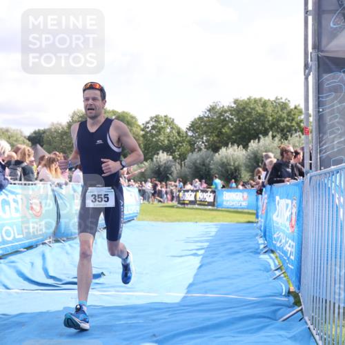 25.08.2024 - Elbe Triathlon Hamburg H.Heesch http://msf.ph/oto/6884406 25.08.2024 11:21:32 Ziel 355 meine-sportfotos.de