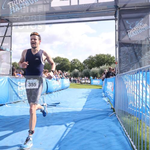 25.08.2024 - Elbe Triathlon Hamburg H.Heesch http://msf.ph/oto/6884417 25.08.2024 11:21:33 Ziel 355, 417 meine-sportfotos.de
