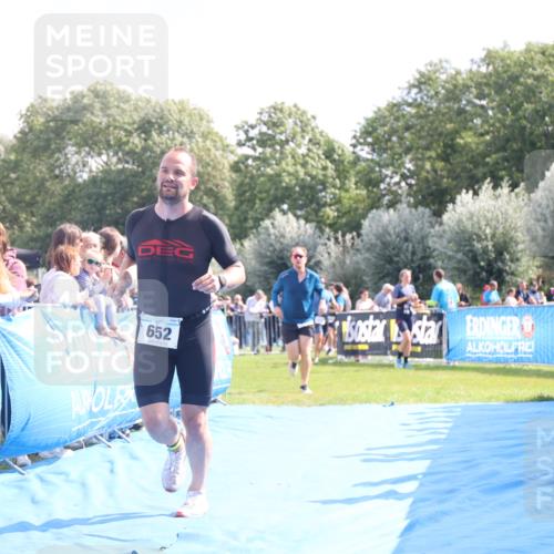 25.08.2024 - Elbe Triathlon Hamburg H.Heesch http://msf.ph/oto/6884449 25.08.2024 11:21:50 Ziel 631, 652, 1850 meine-sportfotos.de