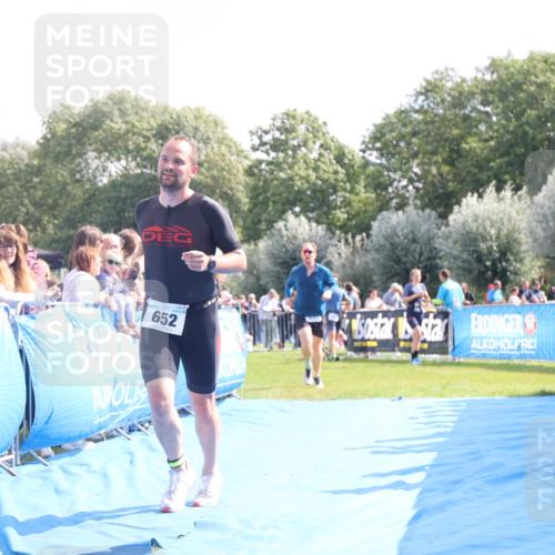 25.08.2024 - Elbe Triathlon Hamburg H.Heesch http://msf.ph/oto/6884451 25.08.2024 11:21:50 Ziel 631, 652, 1850 meine-sportfotos.de