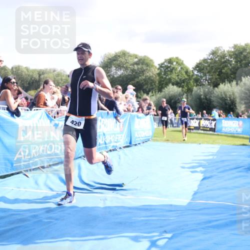 25.08.2024 - Elbe Triathlon Hamburg H.Heesch http://msf.ph/oto/6884452 25.08.2024 11:28:54 Ziel 384, 420, 746 meine-sportfotos.de
