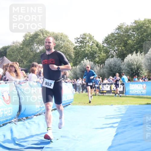 25.08.2024 - Elbe Triathlon Hamburg H.Heesch http://msf.ph/oto/6884455 25.08.2024 11:21:50 Ziel 631, 652, 1850 meine-sportfotos.de
