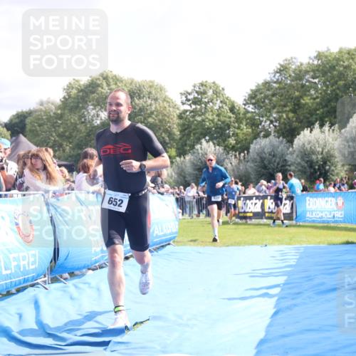 25.08.2024 - Elbe Triathlon Hamburg H.Heesch http://msf.ph/oto/6884457 25.08.2024 11:21:50 Ziel 631, 652, 1850 meine-sportfotos.de