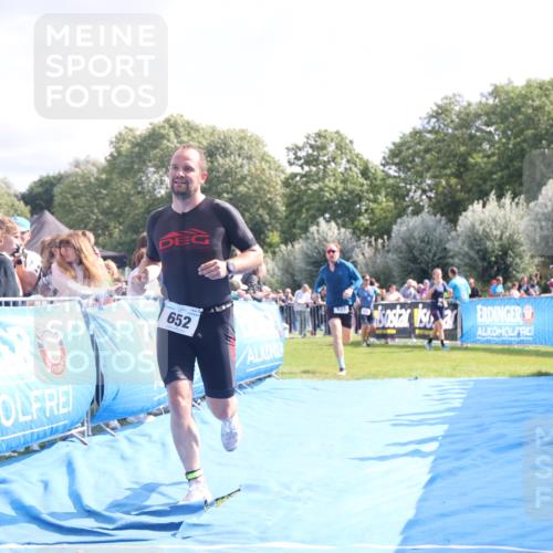 25.08.2024 - Elbe Triathlon Hamburg H.Heesch http://msf.ph/oto/6884459 25.08.2024 11:21:50 Ziel 631, 652, 1850 meine-sportfotos.de