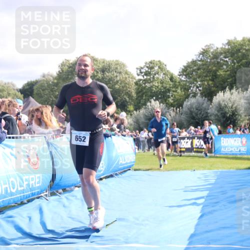25.08.2024 - Elbe Triathlon Hamburg H.Heesch http://msf.ph/oto/6884465 25.08.2024 11:21:51 Ziel 631, 652, 1850 meine-sportfotos.de