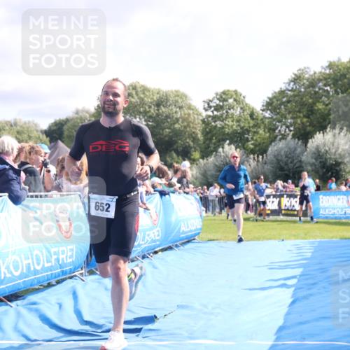 25.08.2024 - Elbe Triathlon Hamburg H.Heesch http://msf.ph/oto/6884467 25.08.2024 11:21:51 Ziel 631, 652, 1850 meine-sportfotos.de