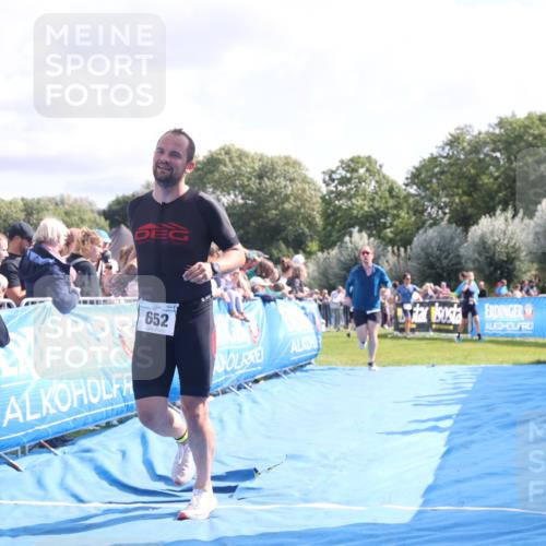 25.08.2024 - Elbe Triathlon Hamburg H.Heesch http://msf.ph/oto/6884471 25.08.2024 11:21:51 Ziel 631, 652, 1850 meine-sportfotos.de