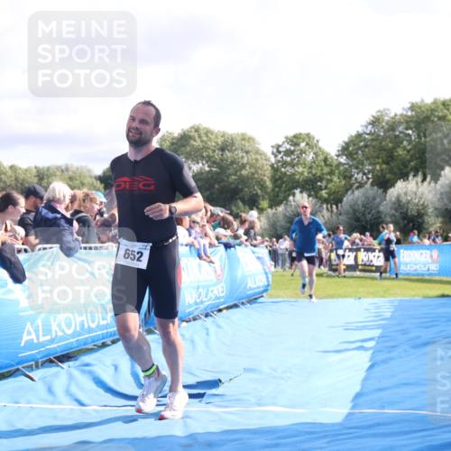 25.08.2024 - Elbe Triathlon Hamburg H.Heesch http://msf.ph/oto/6884473 25.08.2024 11:21:51 Ziel 631, 652, 1850 meine-sportfotos.de