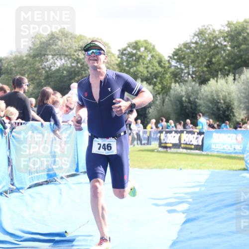 25.08.2024 - Elbe Triathlon Hamburg H.Heesch http://msf.ph/oto/6884476 25.08.2024 11:28:56 Ziel 384, 420, 746 meine-sportfotos.de