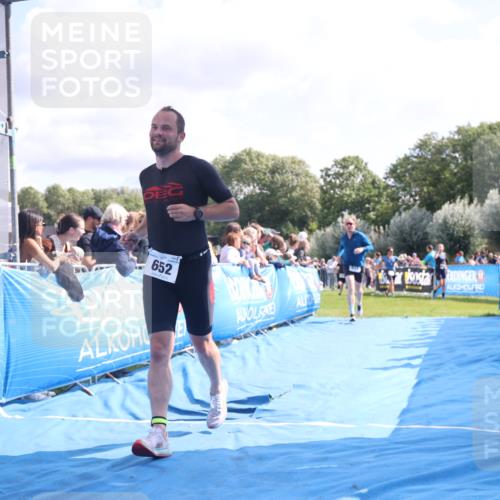 25.08.2024 - Elbe Triathlon Hamburg H.Heesch http://msf.ph/oto/6884477 25.08.2024 11:21:51 Ziel 631, 652, 1850 meine-sportfotos.de