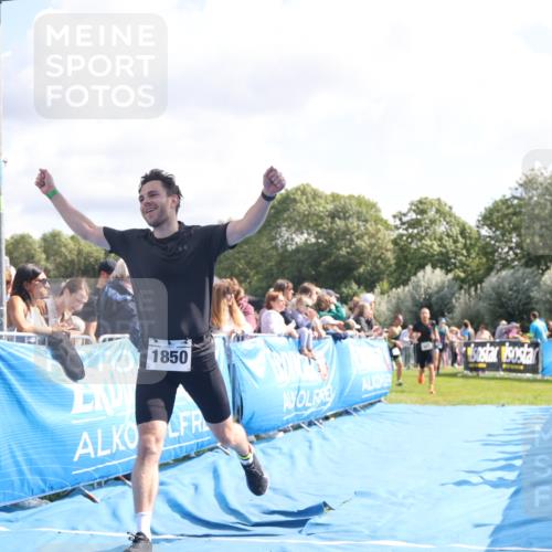 25.08.2024 - Elbe Triathlon Hamburg H.Heesch http://msf.ph/oto/6884511 25.08.2024 11:21:58 Ziel 441, 631, 1850 meine-sportfotos.de