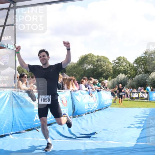 25.08.2024 - Elbe Triathlon Hamburg H.Heesch http://msf.ph/oto/6884515 25.08.2024 11:21:58 Ziel 441, 631, 1850 meine-sportfotos.de