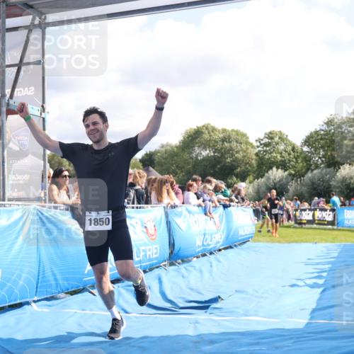 25.08.2024 - Elbe Triathlon Hamburg H.Heesch http://msf.ph/oto/6884517 25.08.2024 11:21:58 Ziel 441, 631, 1850 meine-sportfotos.de