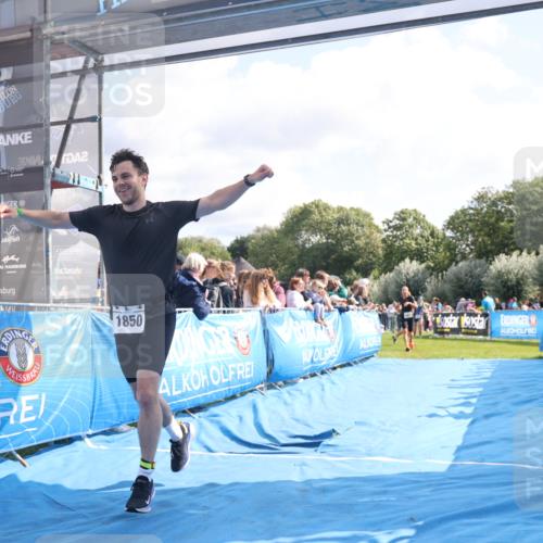 25.08.2024 - Elbe Triathlon Hamburg H.Heesch http://msf.ph/oto/6884521 25.08.2024 11:21:58 Ziel 441, 631, 1850 meine-sportfotos.de
