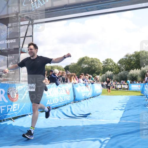 25.08.2024 - Elbe Triathlon Hamburg H.Heesch http://msf.ph/oto/6884523 25.08.2024 11:21:58 Ziel 441, 631, 1850 meine-sportfotos.de