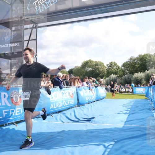 25.08.2024 - Elbe Triathlon Hamburg H.Heesch http://msf.ph/oto/6884525 25.08.2024 11:21:58 Ziel 441, 631, 1850 meine-sportfotos.de