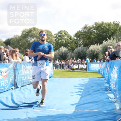 25.08.2024 - Elbe Triathlon Hamburg H.Heesch http://msf.ph/oto/6884576 25.08.2024 11:22:08 Ziel 441, 559 meine-sportfotos.de