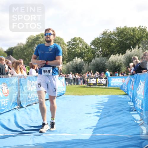 25.08.2024 - Elbe Triathlon Hamburg H.Heesch http://msf.ph/oto/6884583 25.08.2024 11:22:08 Ziel 441, 559 meine-sportfotos.de
