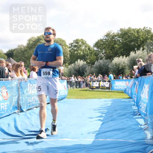 25.08.2024 - Elbe Triathlon Hamburg H.Heesch http://msf.ph/oto/6884585 25.08.2024 11:22:08 Ziel 441, 559 meine-sportfotos.de
