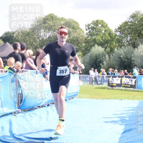 25.08.2024 - Elbe Triathlon Hamburg H.Heesch http://msf.ph/oto/6884586 25.08.2024 11:29:08 Ziel 357, 389 meine-sportfotos.de