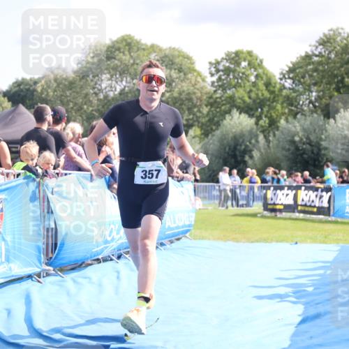 25.08.2024 - Elbe Triathlon Hamburg H.Heesch http://msf.ph/oto/6884588 25.08.2024 11:29:08 Ziel 357, 389 meine-sportfotos.de
