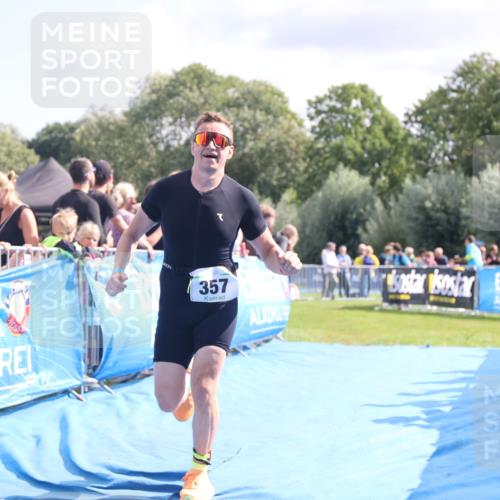 25.08.2024 - Elbe Triathlon Hamburg H.Heesch http://msf.ph/oto/6884594 25.08.2024 11:29:09 Ziel 357, 389, 663 meine-sportfotos.de