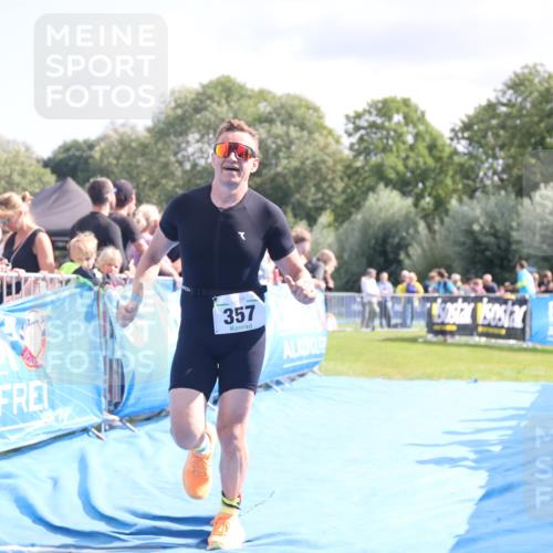 25.08.2024 - Elbe Triathlon Hamburg H.Heesch http://msf.ph/oto/6884596 25.08.2024 11:29:09 Ziel 357, 389, 663 meine-sportfotos.de