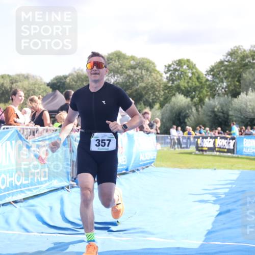 25.08.2024 - Elbe Triathlon Hamburg H.Heesch http://msf.ph/oto/6884605 25.08.2024 11:29:09 Ziel 357, 389, 663 meine-sportfotos.de