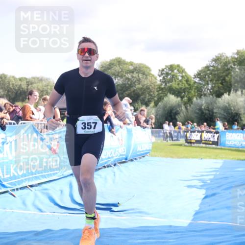 25.08.2024 - Elbe Triathlon Hamburg H.Heesch http://msf.ph/oto/6884612 25.08.2024 11:29:09 Ziel 357, 389, 663 meine-sportfotos.de