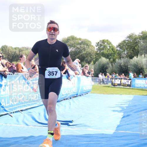 25.08.2024 - Elbe Triathlon Hamburg H.Heesch http://msf.ph/oto/6884614 25.08.2024 11:29:09 Ziel 357, 389, 663 meine-sportfotos.de