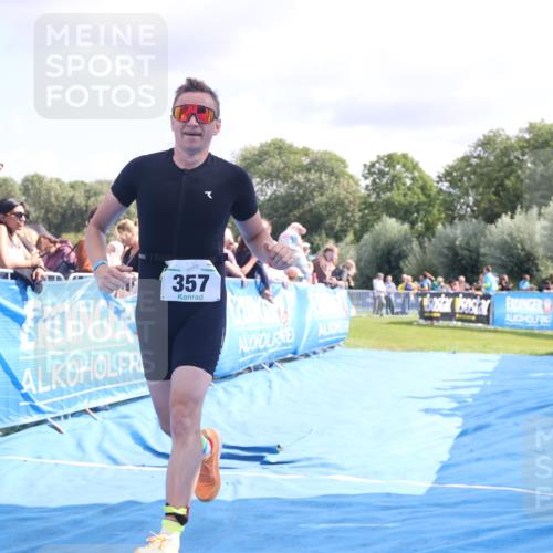 25.08.2024 - Elbe Triathlon Hamburg H.Heesch http://msf.ph/oto/6884616 25.08.2024 11:29:09 Ziel 357, 389, 663 meine-sportfotos.de