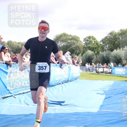 25.08.2024 - Elbe Triathlon Hamburg H.Heesch http://msf.ph/oto/6884618 25.08.2024 11:29:09 Ziel 357, 389, 663 meine-sportfotos.de