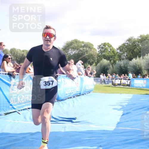 25.08.2024 - Elbe Triathlon Hamburg H.Heesch http://msf.ph/oto/6884620 25.08.2024 11:29:09 Ziel 357, 389, 663 meine-sportfotos.de