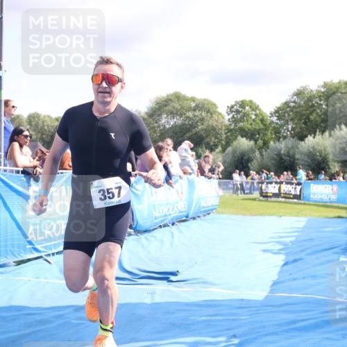 25.08.2024 - Elbe Triathlon Hamburg H.Heesch http://msf.ph/oto/6884623 25.08.2024 11:29:09 Ziel 357, 389, 663 meine-sportfotos.de