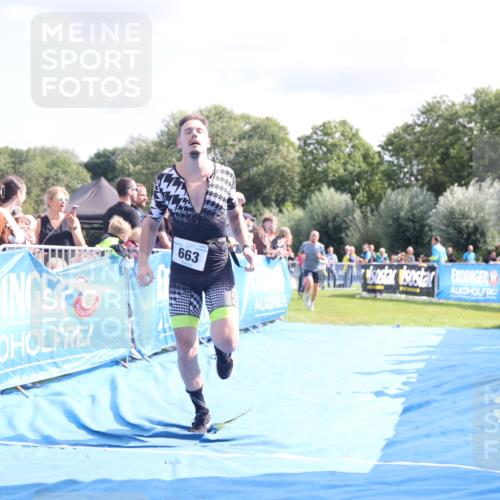 25.08.2024 - Elbe Triathlon Hamburg H.Heesch http://msf.ph/oto/6884647 25.08.2024 11:29:17 Ziel 663, 717 meine-sportfotos.de