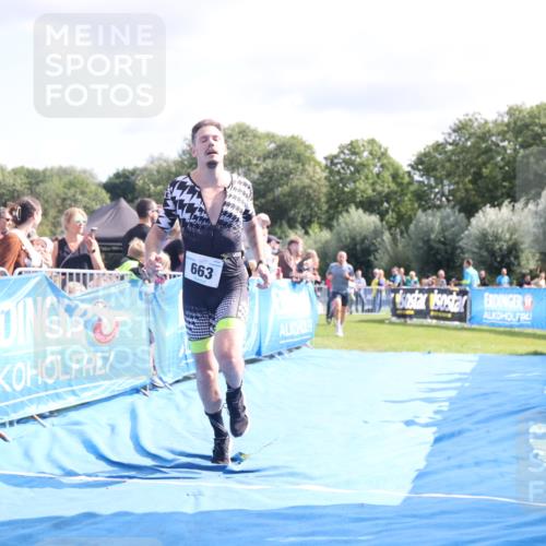 25.08.2024 - Elbe Triathlon Hamburg H.Heesch http://msf.ph/oto/6884649 25.08.2024 11:29:17 Ziel 663, 717 meine-sportfotos.de