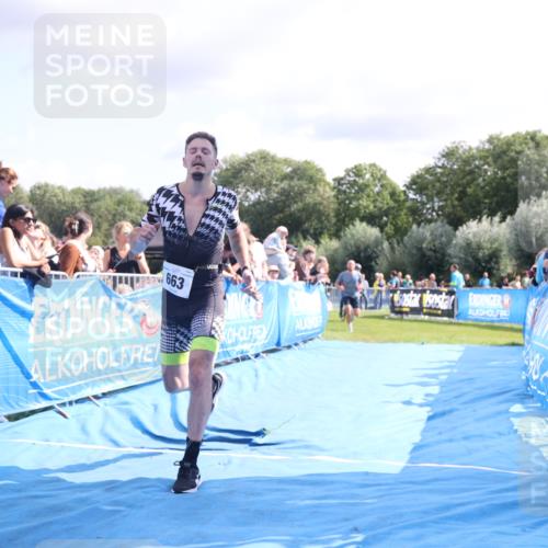 25.08.2024 - Elbe Triathlon Hamburg H.Heesch http://msf.ph/oto/6884657 25.08.2024 11:29:17 Ziel 663, 717 meine-sportfotos.de