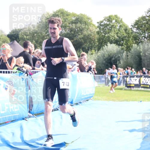 25.08.2024 - Elbe Triathlon Hamburg H.Heesch http://msf.ph/oto/6884719 25.08.2024 11:29:34 Ziel 743 meine-sportfotos.de
