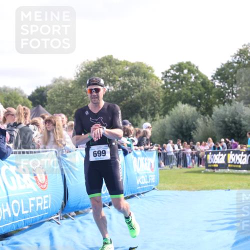 25.08.2024 - Elbe Triathlon Hamburg H.Heesch http://msf.ph/oto/6884726 25.08.2024 11:22:31 Ziel 322, 699, 724 meine-sportfotos.de