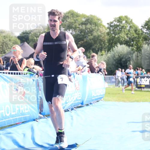 25.08.2024 - Elbe Triathlon Hamburg H.Heesch http://msf.ph/oto/6884727 25.08.2024 11:29:34 Ziel 743 meine-sportfotos.de