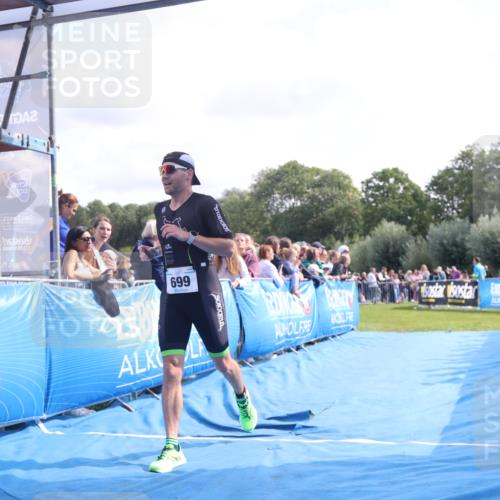 25.08.2024 - Elbe Triathlon Hamburg H.Heesch http://msf.ph/oto/6884747 25.08.2024 11:22:31 Ziel 322, 699, 724 meine-sportfotos.de
