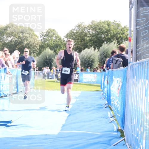 25.08.2024 - Elbe Triathlon Hamburg H.Heesch http://msf.ph/oto/6884781 25.08.2024 11:29:50 Ziel 589, 665, 682 meine-sportfotos.de