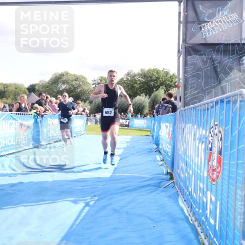 25.08.2024 - Elbe Triathlon Hamburg H.Heesch http://msf.ph/oto/6884802 25.08.2024 11:29:51 Ziel 589, 665, 682 meine-sportfotos.de