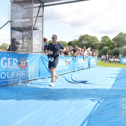 25.08.2024 - Elbe Triathlon Hamburg H.Heesch http://msf.ph/oto/6884813 25.08.2024 11:29:53 Ziel 665, 682 meine-sportfotos.de