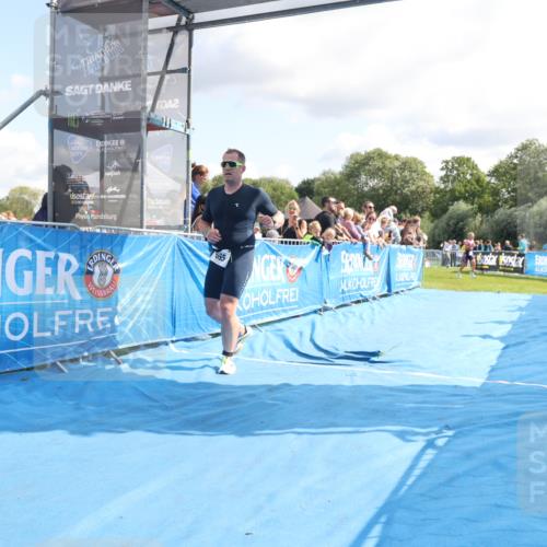 25.08.2024 - Elbe Triathlon Hamburg H.Heesch http://msf.ph/oto/6884815 25.08.2024 11:29:53 Ziel 665, 682 meine-sportfotos.de