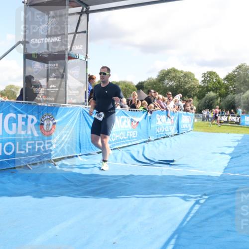 25.08.2024 - Elbe Triathlon Hamburg H.Heesch http://msf.ph/oto/6884817 25.08.2024 11:29:53 Ziel 665, 682 meine-sportfotos.de